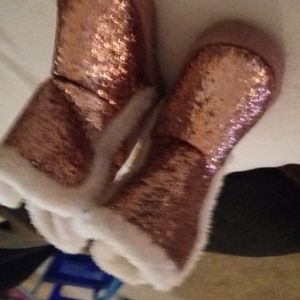 Little girl boots size 7😍